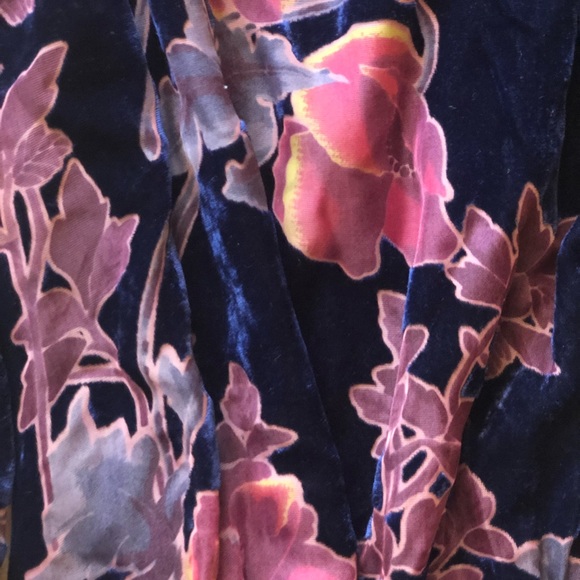 NWOT Velvteen dress with bell sleeves - Picture 3 of 4